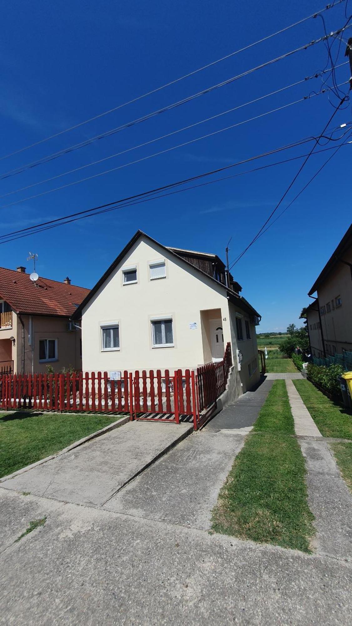 Berbe Apartman Balatonlelle Dış mekan fotoğraf